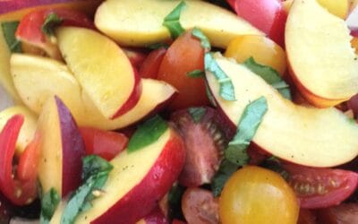 Tomaten-Pfirsich-Salat